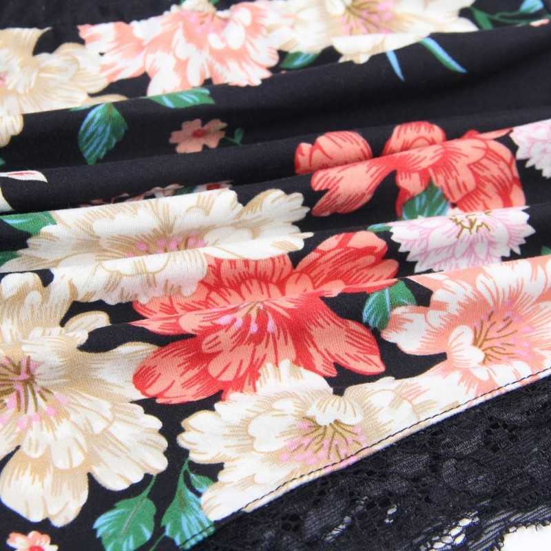 Pyjama Alicia à fleurs avec dentelle raffinée, féminin et confortable