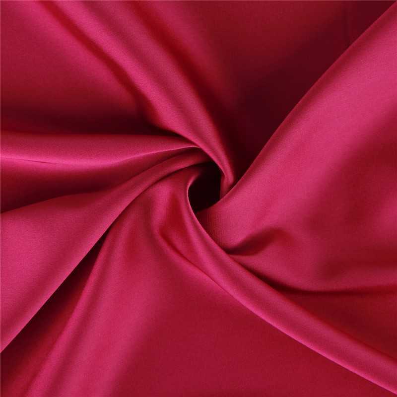 Peignoir et nuisette en satin et dentelle – Élégance et Confort