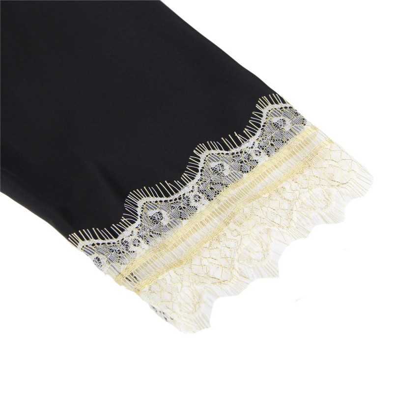 Peignoir et nuisette en satin et dentelle – Élégance et Confort