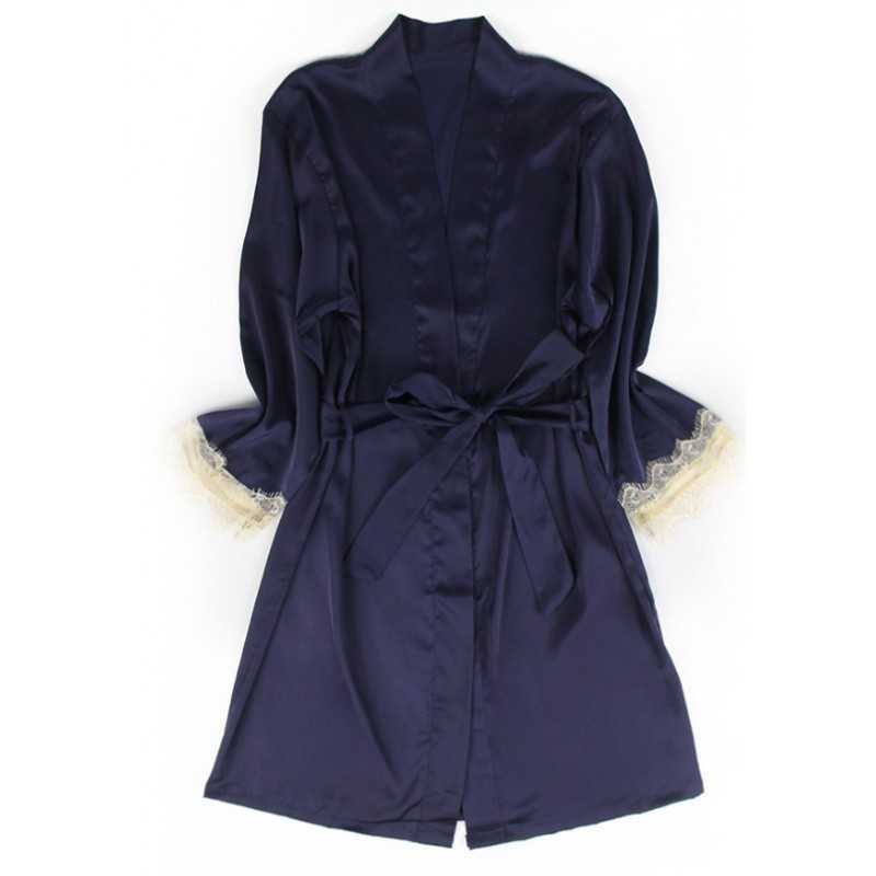 Peignoir et nuisette en satin et dentelle – Élégance et Confort