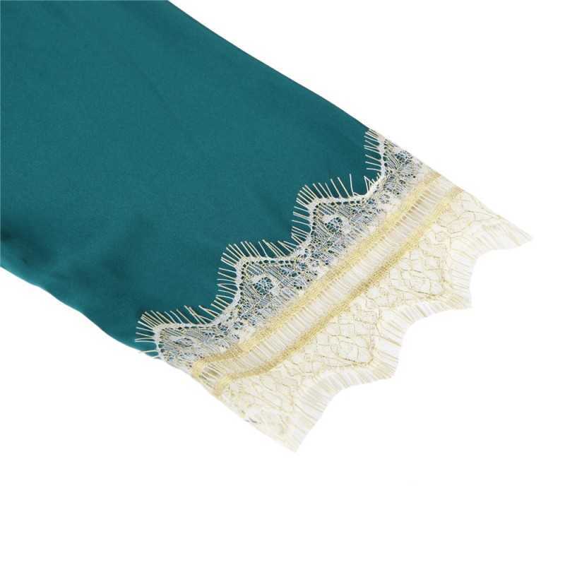 Peignoir et nuisette en satin et dentelle – Élégance et Confort