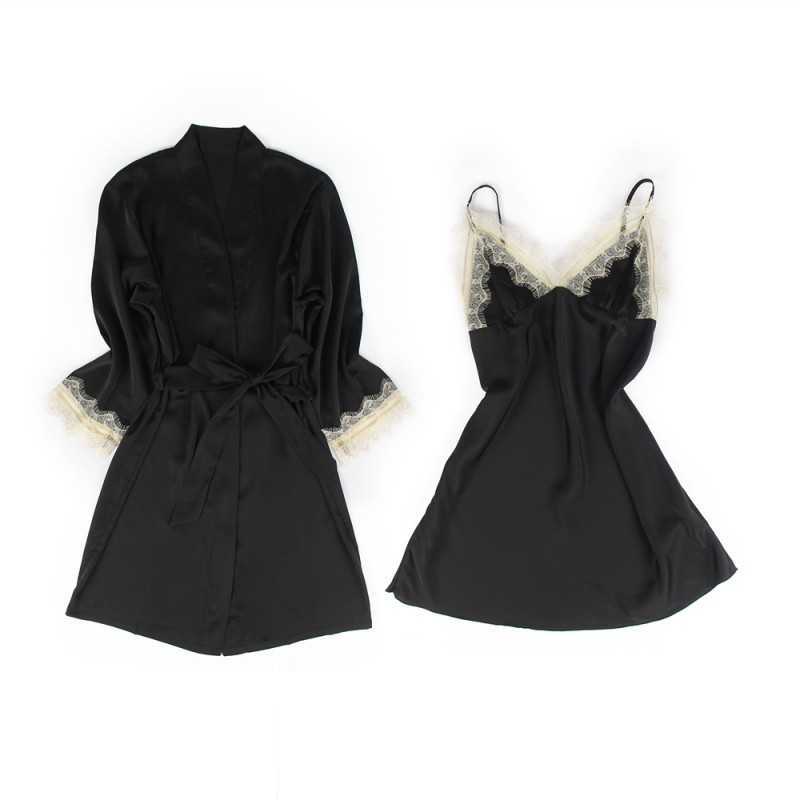 Peignoir et nuisette en satin et dentelle – Élégance et Confort