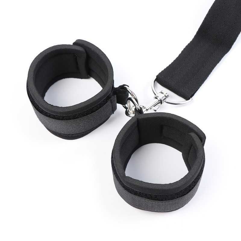 Set BDSM avec bâillon, sangles réglables et menottes rembourrées