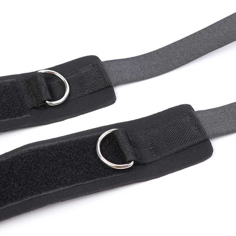 Set BDSM avec bâillon, sangles réglables et menottes rembourrées