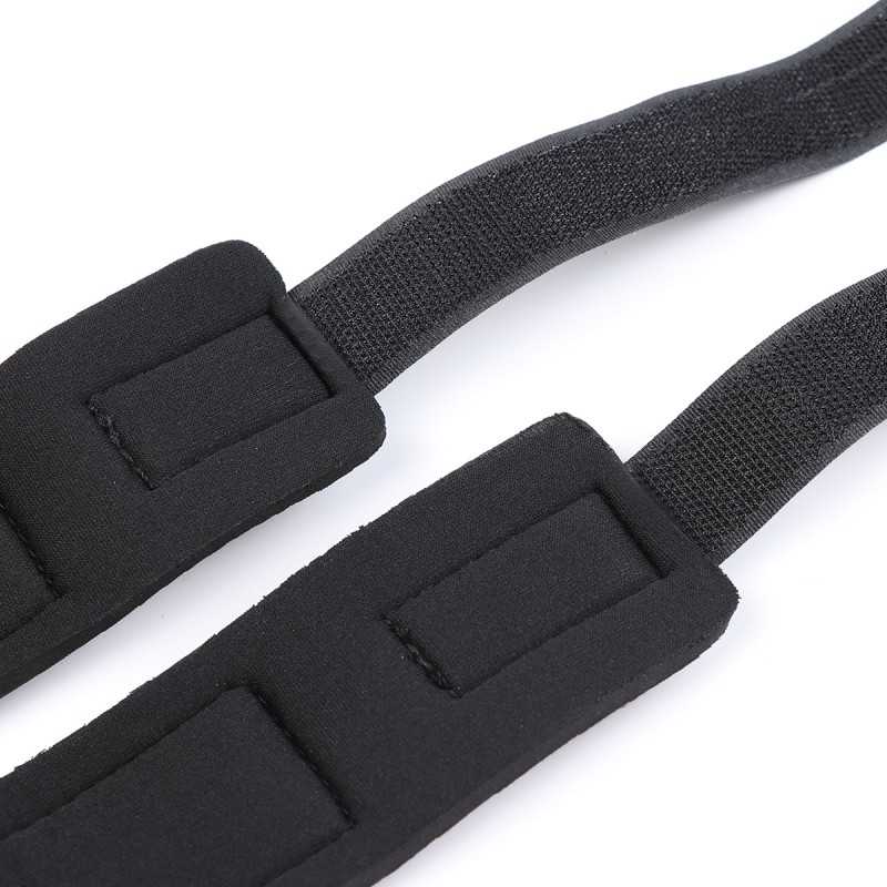 Set BDSM avec bâillon, sangles réglables et menottes rembourrées