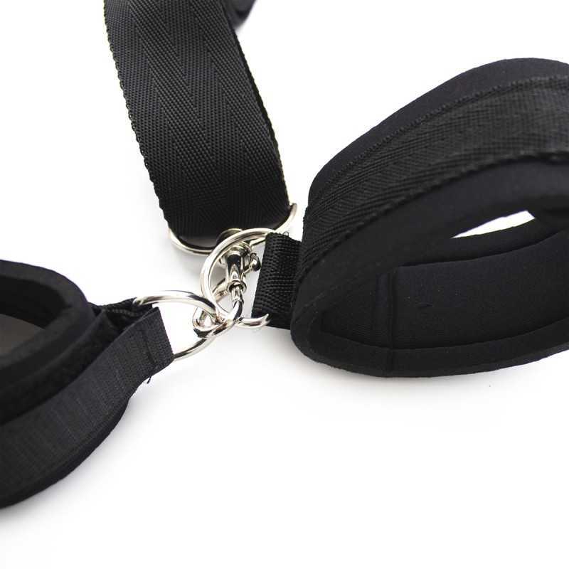 Set BDSM avec bâillon, sangles réglables et menottes rembourrées