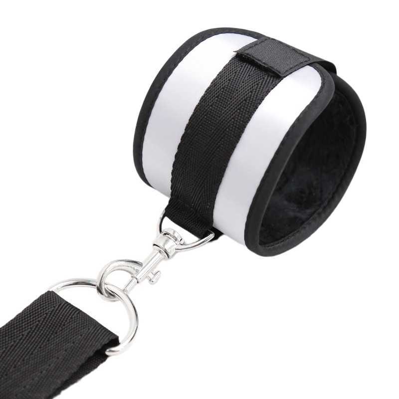 Menottes de suspension de porte : Immobilité et contrôle