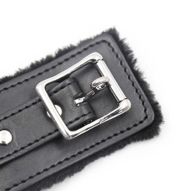 Collier confort avec chaîne argentée: Élégance et sensualité