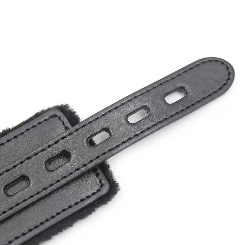 Collier confort avec chaîne argentée: Élégance et sensualité
