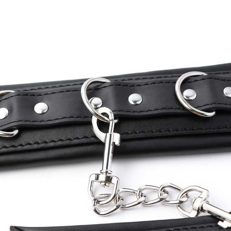 Menottes poignets expertes : confort et robustesse en BDSM